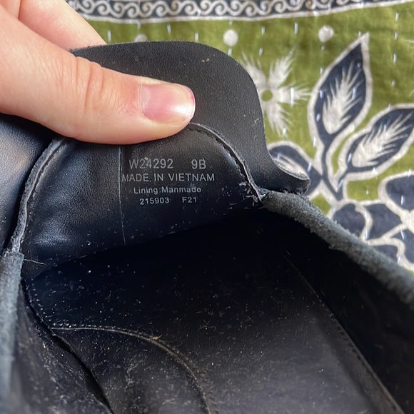 COLE HAAN Newburg Lug Loafer in GREAT CONDITION, the perfect black suede shoe! - Picture 5 of 5